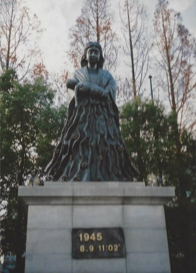 Statue at hypocentre of blast 