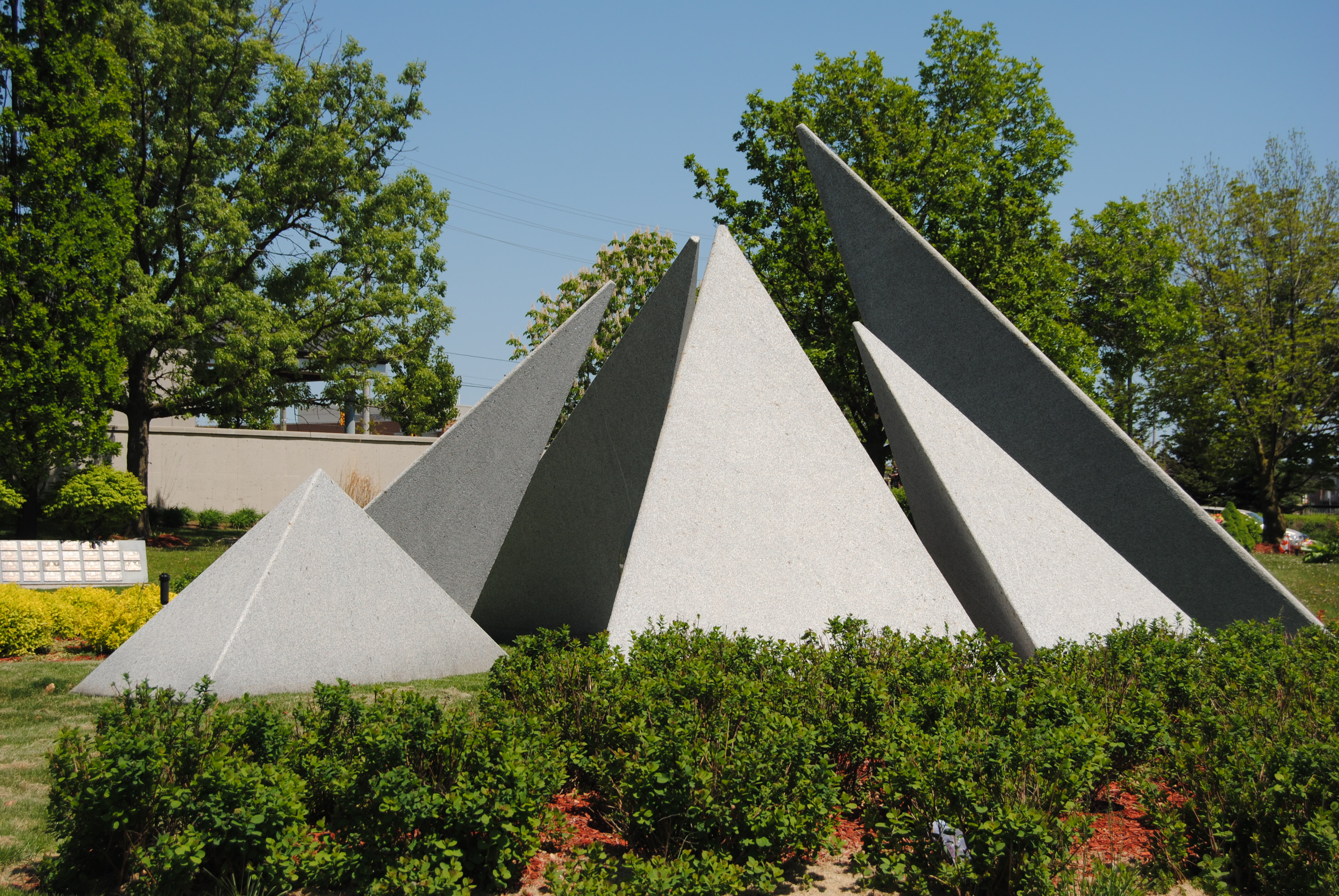 Memorial sculpture