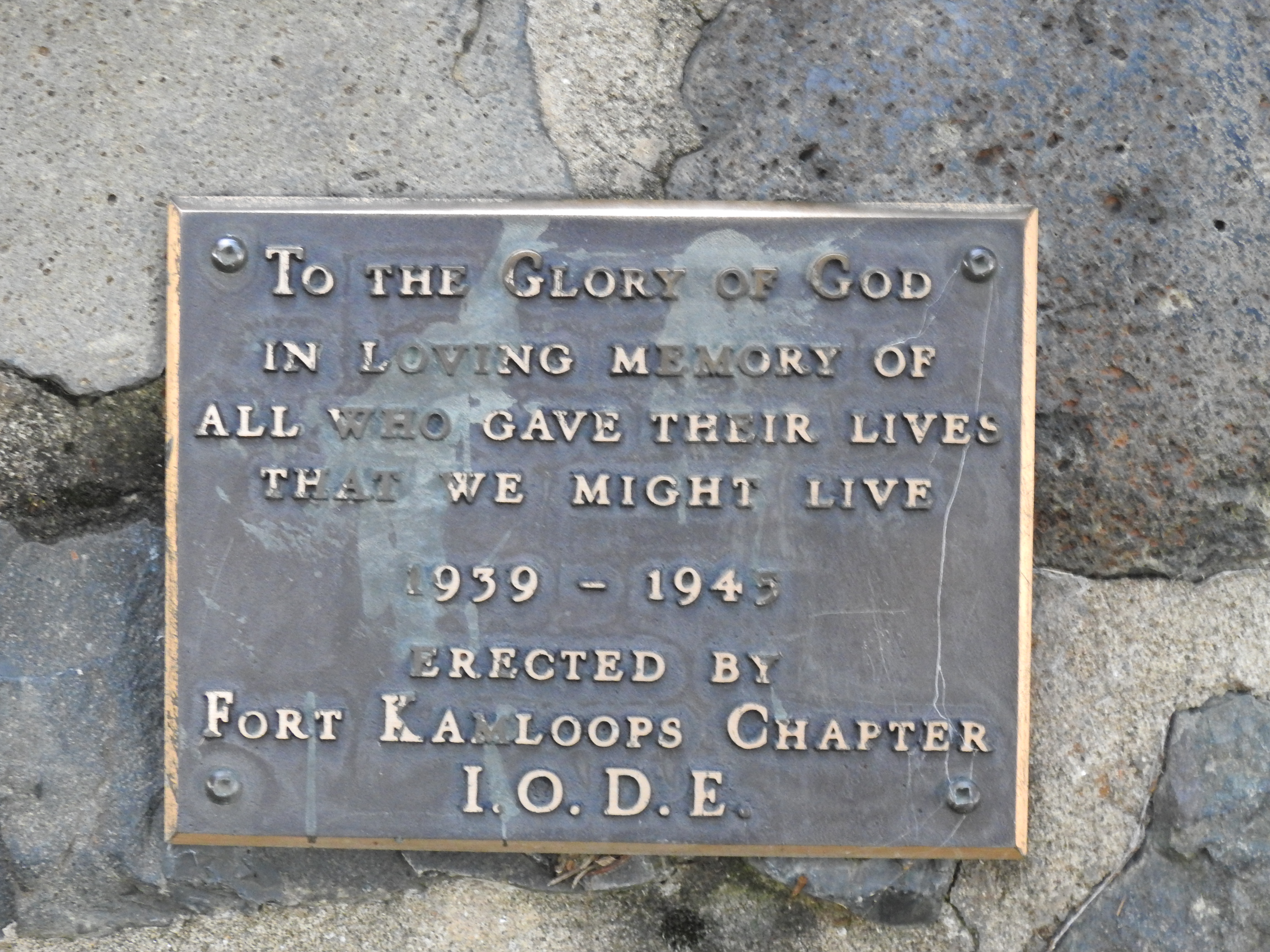Memorial Plaque on cairn